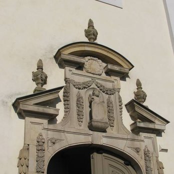 Schlosskirche - Sehenswertes Eingangsportal da. - Churches Near Me - Altlandsberg, BB