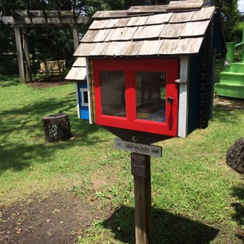 Memphis Botanic Garden - Little library!! - Botanical Gardens Near Me - Memphis, Tennessee
