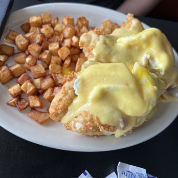 1431 Cafe - Southern chicken Benedict - American Near Me - Cedar Park, Texas