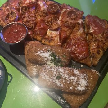 Dave & Buster's Bakersfield - Arcades Near Me - Bakersfield, California