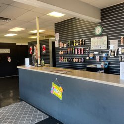 Hollywood Tan - Front desk