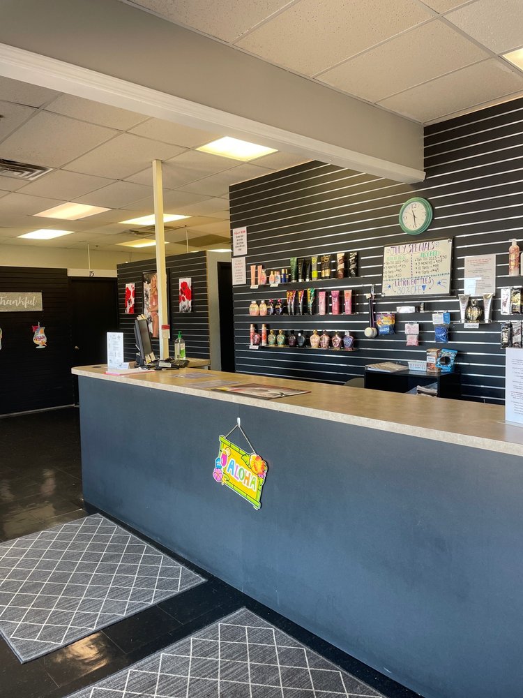 HOLLYWOOD TAN Updated August 2024 1642 Lebanon Ave, Belleville