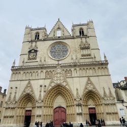 Lyon - If you are tourist around this neighborhood, you must put your bag underneath your jacket.