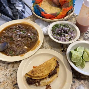 Birrieria Barragan - Quesataco y plato de birria(maciza) - Mexican Near Me - Maywood, California