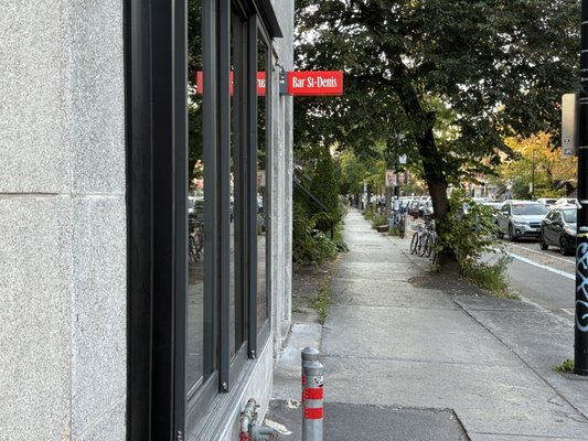 BAR ST-DENIS by null