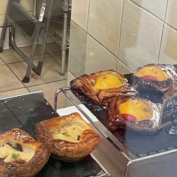 Le Hérisson - Custard n peaches! - Cafes Near Me - Simi Valley, California Le Hérisson - Custard n peaches! - Cafes Near Me - Simi Valley, California