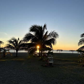 Sunshine Grill - Bars Near Me - St Kitts, SA