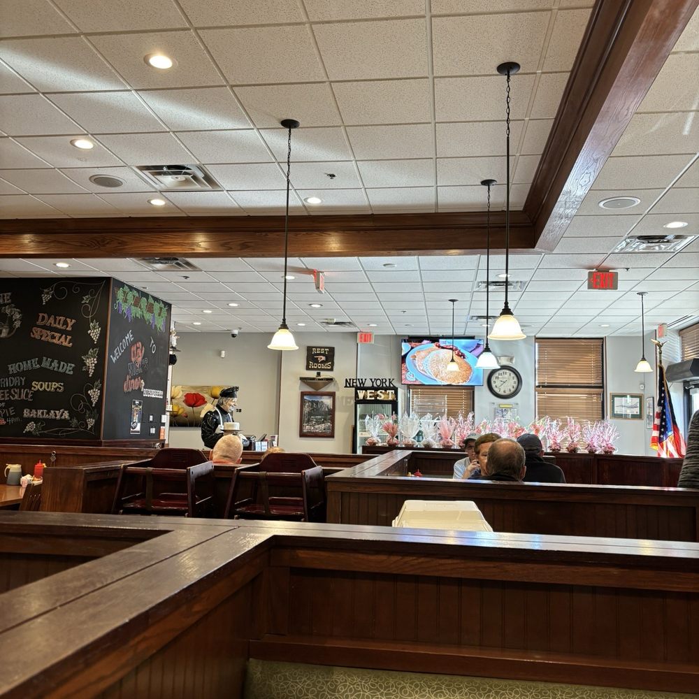 AZ diner - Restaurant seating - American Near Me - Surprise, Arizona