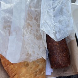 787 Mofongo - Alcapurrias y Empanada de Carne
