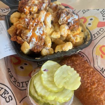 Dave's Hot Chicken - Mac bowl and mozzarella stick. - Chicken Shop Near Me - Omaha, Nebraska Dave's Hot Chicken - Mac bowl and mozzarella stick. - Chicken Shop Near Me - Omaha, Nebraska