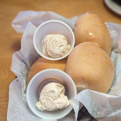 Texas Roadhouse - Complementary rolls