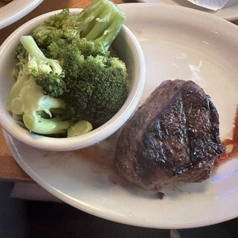 Texas Roadhouse - 6 oz sirloin with broccoli side - Steakhouses Near Me - Fallston, Maryland Texas Roadhouse - 6 oz sirloin with broccoli side - Steakhouses Near Me - Fallston, Maryland