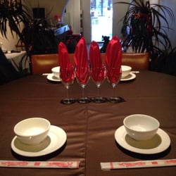 Dai's Golden Crown Restaurant - Table setting