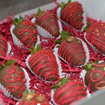 Dipped By Nisha - a box of chocolate covered strawberries - Patisserie/Cake Shop Near Me