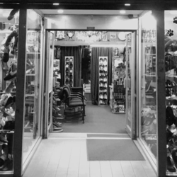 Broadberry Shoes - Specialised shoe shop located in North London, Finchley