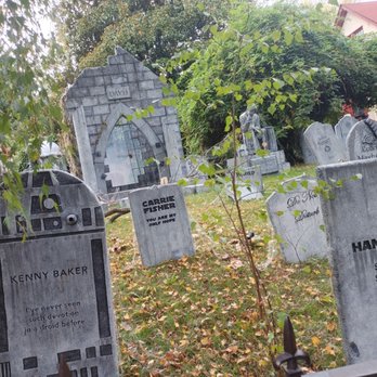 Davis Graveyard - Holiday Decorations Near Me - Milwaukie, Oregon