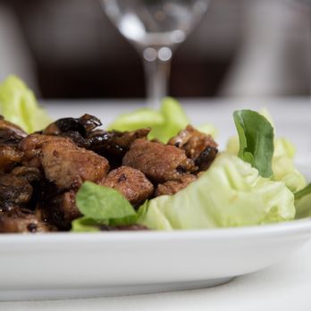 Viejo Balcon - Ensalada tibia de mollejas y champignones. - Steakhouses Near Me - Rosario, S Viejo Balcon - Ensalada tibia de mollejas y champignones. - Steakhouses Near Me - Rosario, S