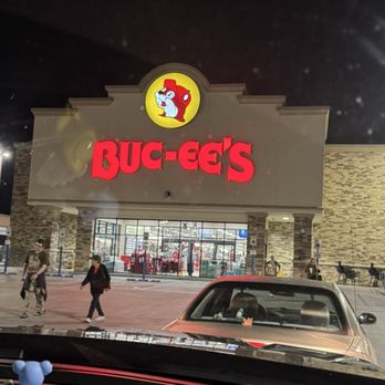 Buc-ee’s - Outside - Gas Stations Near Me - Sevierville, Tennessee Buc-ee’s - Outside - Gas Stations Near Me - Sevierville, Tennessee