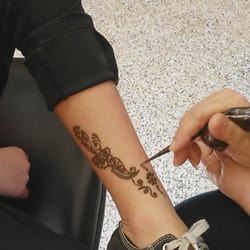 Threading & Henna by Shaheen - HENNA