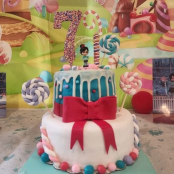 Aria Custom Cakes - Strawberry custom cake - Custom Cakes Near Me