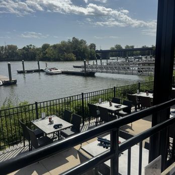 Stinger’s Waterfront - Outdoor table view - American Near Me - Ridley Park, Pennsylvania