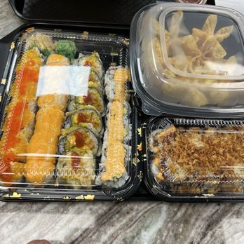 Hibachi Dash - Queen Roll, Volcano Roll, Summer Roll, California Roll & Double Crunchy Roll. (Left to Right) - Sushi Bars Near Me - Findlay, Ohio Hibachi Dash - Queen Roll, Volcano Roll, Summer Roll, California Roll & Double Crunchy Roll. (Left to Right) - Sushi Bars Near Me - Findlay, Ohio