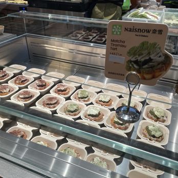 Naisnow Bakery - Bakeries Near Me - Long Island City, New York