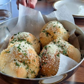 Rubino’s Pizzeria e Ristorante - Phenominal Gaelic rolls with nice amounts of garlic! - Italian Near Me - Miami, Florida Rubino’s Pizzeria e Ristorante - Phenominal Gaelic rolls with nice amounts of garlic! - Italian Near Me - Miami, Florida