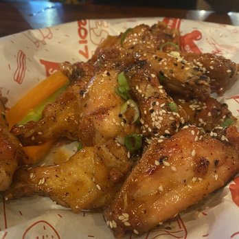 Queens Bully - Sticky Wings - Gastropubs Near Me - Forest Hills, New York