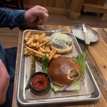 The Publyk House - Burger - New American Near Me - Bennington, Vermont