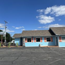 Kahuna's Burgers - Exterior