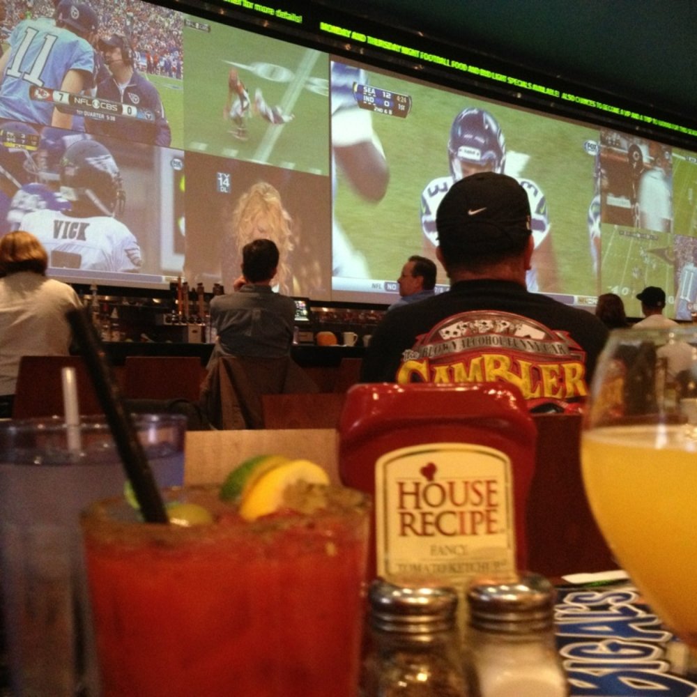 Big Al's - You can watch your game and keep up with the others because the screens are grouped together. - Sports Bars Near Me - Vancouver, Washington