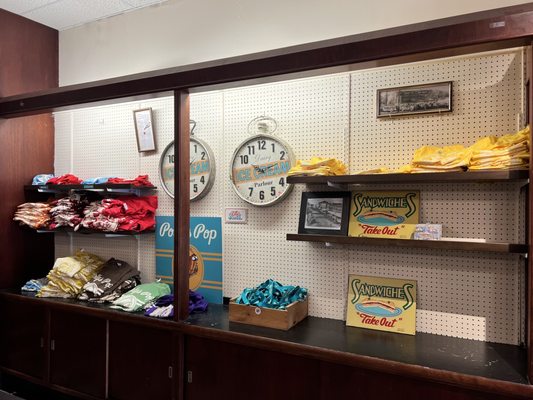 Clinton's Soda Fountain by null