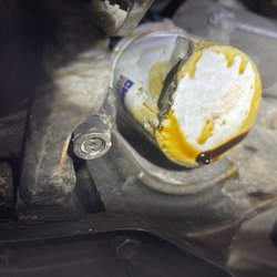 Davis & Daughters Quick Lube - Oil filter