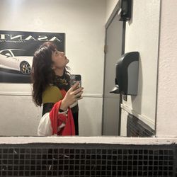 Gil's Tire And Wheels - The bathroom! It smelled super clean :)