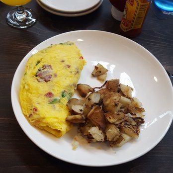 Grand River Brewery - Jackson - Omelette at GRB brunch with house fries/potatoes - American Near Me - Jackson, Michigan