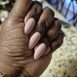 A T Nail & Spa