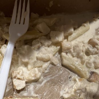 Pizza Twist - Alfredo Chicken Pasta - Pizza Near Me - Bellingham, Washington