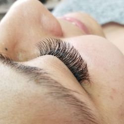 LabbFX Lash & Brow Bar - All that fluff