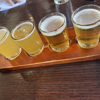Dillon Dam Brewery - Beer flight - American Near Me - Dillon, Colorado