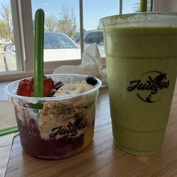 Came here for the first time today, very clean and tasty. The "Mr green" smoothie is amazing; it's a must get here