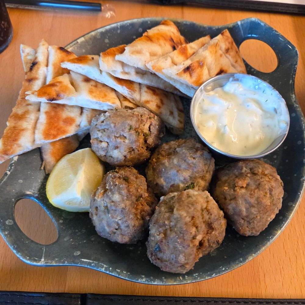 5 Keftedes waiting to be devoured.