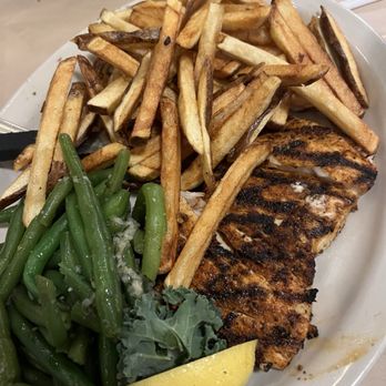 Pinchers - Mahi-mahi with delicious green beans and hand cut fries - Seafood Near Me - Venice, Florida Pinchers - Mahi-mahi with delicious green beans and hand cut fries - Seafood Near Me - Venice, Florida