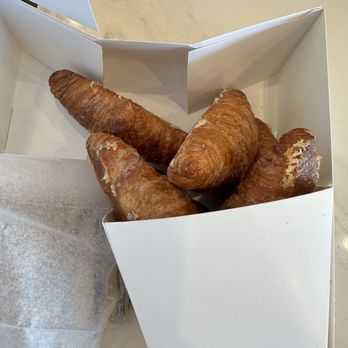 Paris Baguette - Garlic and honey croissants. These are fantastic. - Bakeries Near Me - Grand Prairie, Texas Paris Baguette - Garlic and honey croissants. These are fantastic. - Bakeries Near Me - Grand Prairie, Texas