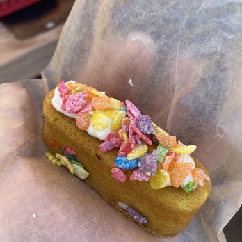 Williamsburg Smorgasburg - Saturday - Jackfruit Fruity Pebble Keyk (Twinkie) - Food Stands Near Me - Brooklyn, New York Williamsburg Smorgasburg - Saturday - Jackfruit Fruity Pebble Keyk (Twinkie) - Food Stands Near Me - Brooklyn, New York