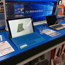 Media Markt - Windows 10 Stand