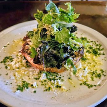 Les Faux Bourgeois - Mushroom tart appetizer - French Near Me - Vancouver, British Columbia Les Faux Bourgeois - Mushroom tart appetizer - French Near Me - Vancouver, British Columbia