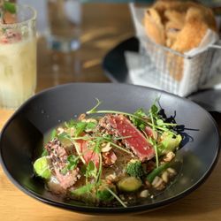 Cali - Seared tuna salad
