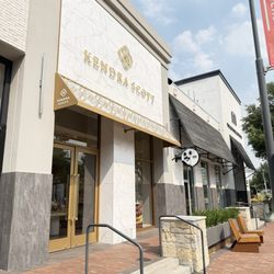 Kendra Scott - Store front