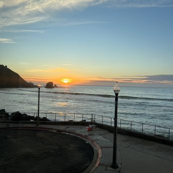 Moonraker Restaurant - New American Near Me - Pacifica, California